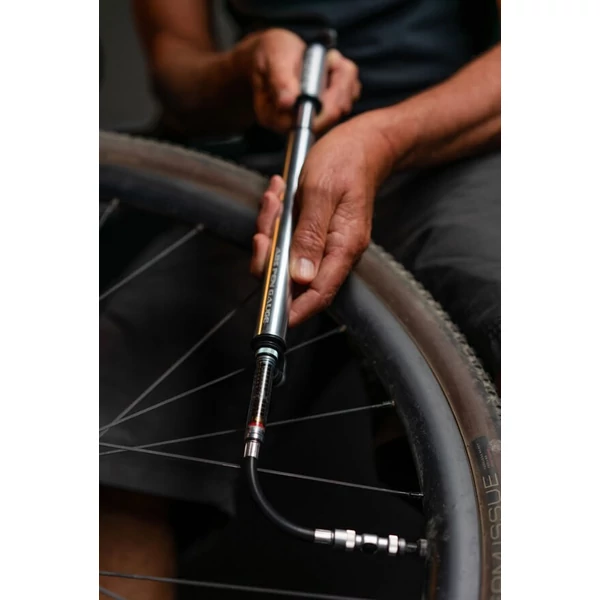 Kép 2/3 - LEZYNE GAUGE DRIVE HP M pumpa