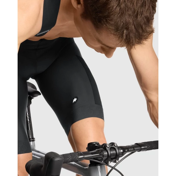 Kép 8/9 - ASSOS 1/3 TACTICA KIESKAFER T5 kantáros rövidnadrág