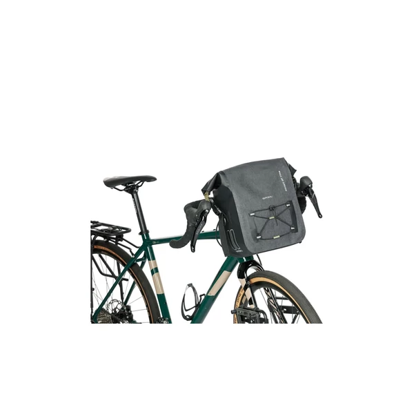 Kép 6/6 - BASIL NAVIGATOR STORM fekete táska kormányra