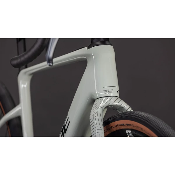 Kép 7/8 - CUBE 26 NUROAD HYBRID C:62 RACE 400X reedbeige'n'black M kerékpár
