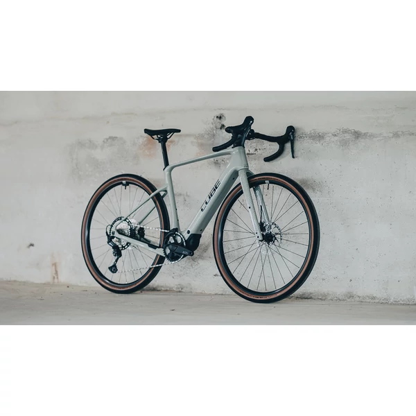 Kép 8/8 - CUBE 26 NUROAD HYBRID C:62 RACE 400X reedbeige'n'black M kerékpár
