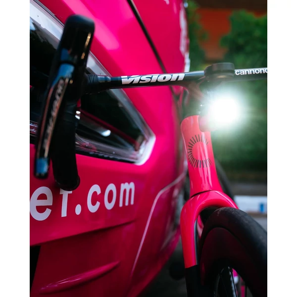 Kép 7/7 - KNOG BLINDER PRO 900 EF LTD első lámpa
