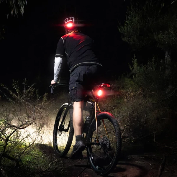 Kép 3/6 - KNOG PLUS fekete hátsó lámpa