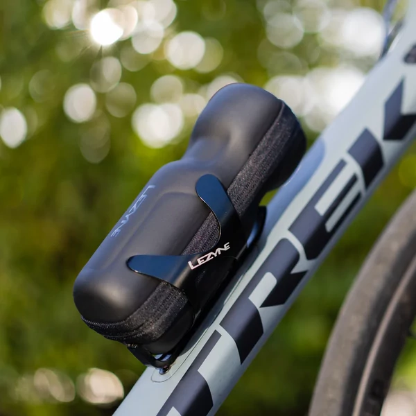 Kép 5/7 - LEZYNE FLOW TOOL CADDY PRO szerszámos táska kulacstartóba