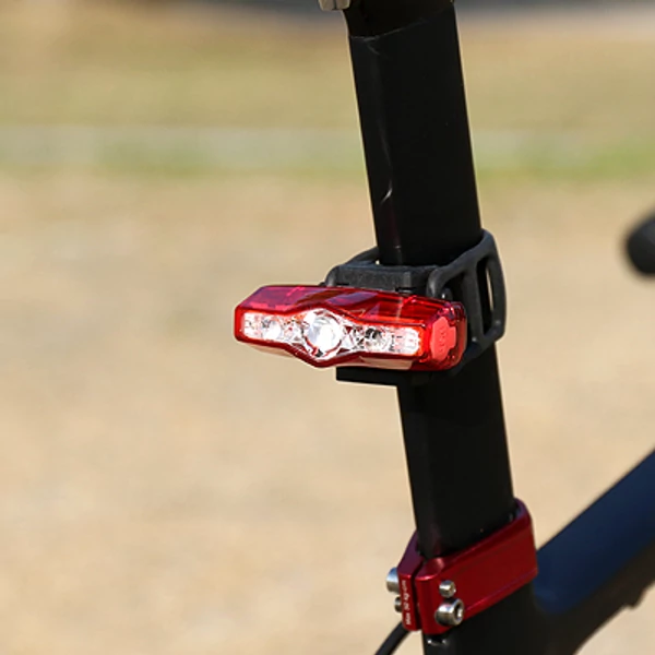 Kép 2/5 - CATEYE VIZ150 TLLD800R 4 funkció 3 LED USB hátsó lámpa