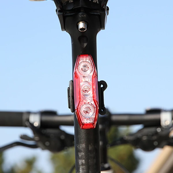 Kép 2/5 - CATEYE VIZ450 TLLD820R 4 funkció 3 LED USB hátsó lámpa