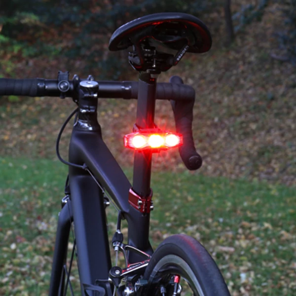 Kép 3/5 - CATEYE VIZ450 TLLD820R 4 funkció 3 LED USB hátsó lámpa